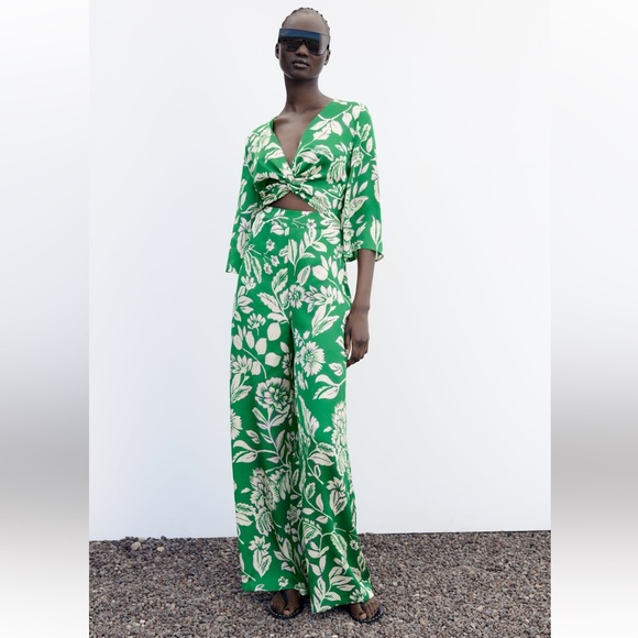 Zara printed jumpsuit with knot - Picture 1 of 1